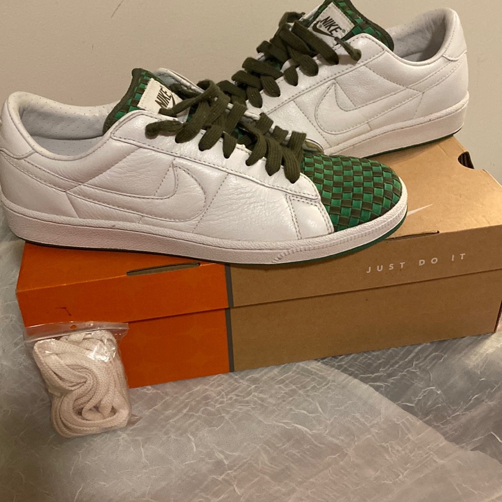 Nike Tennis Classic   313317 112 Size 9.5
